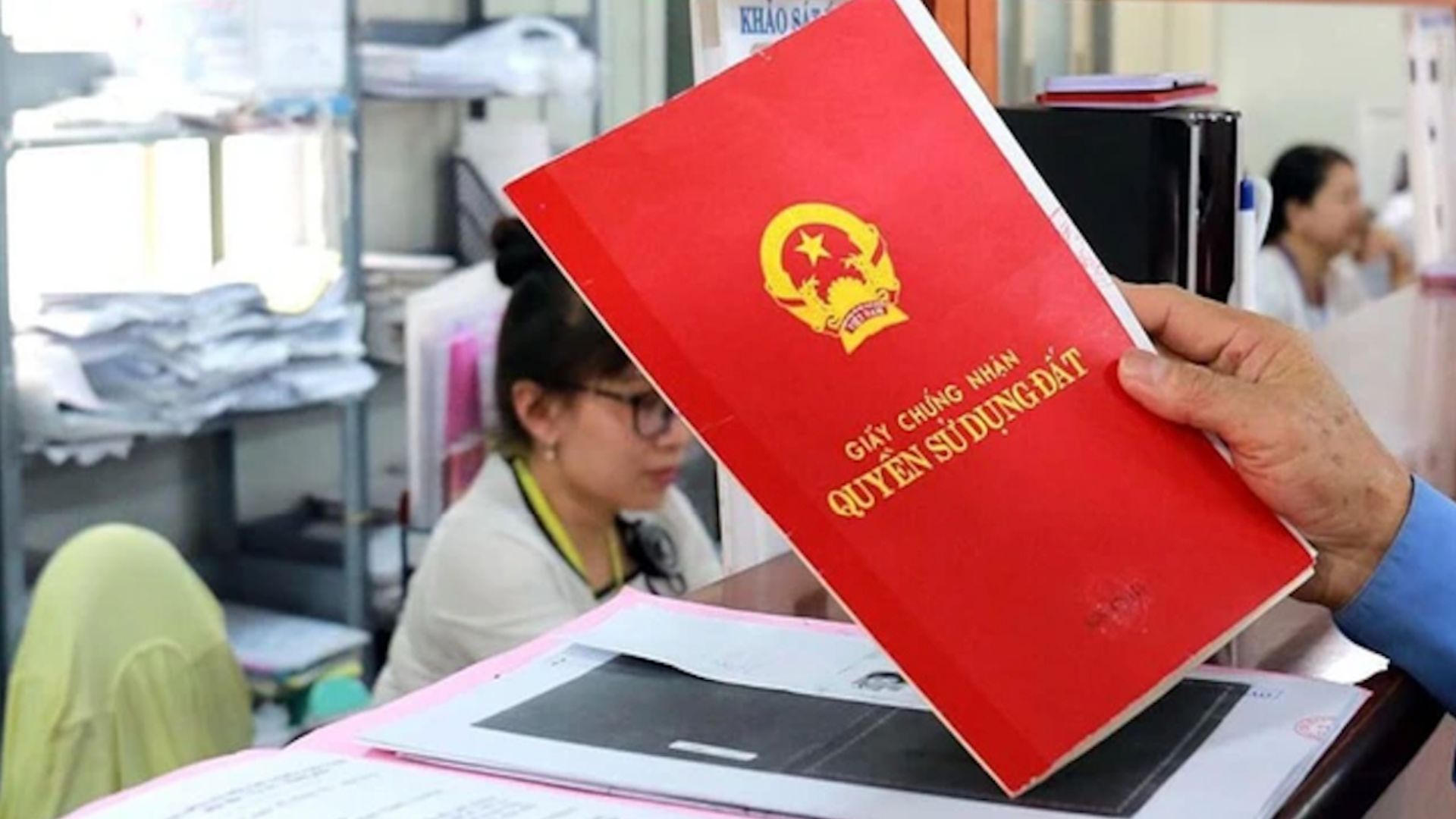 Sang tên sổ đỏ là gì?