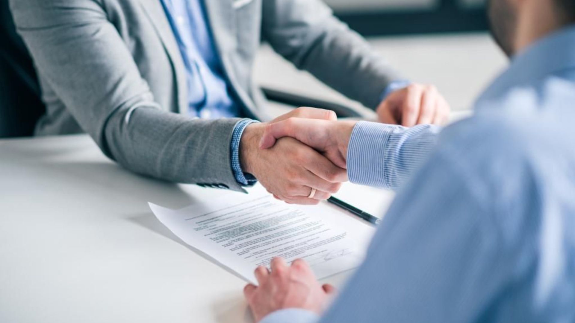 Không ký hợp đồng lao động có trái luật không?