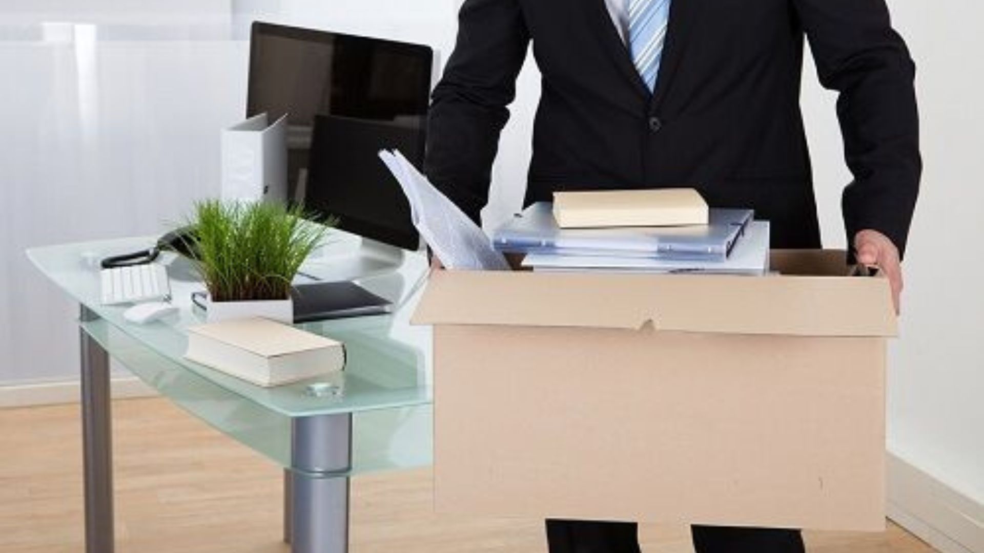 Các trường hợp nghỉ việc không báo trước nhưng không bị coi là trái luật