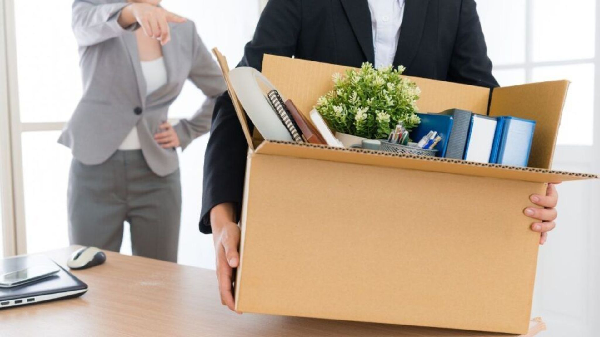 Nghỉ việc không báo trước có được nhận lương và các quyền lợi khác không?