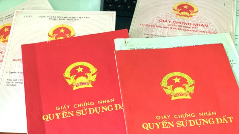Sang tên sổ đỏ là gì? Thủ tục, chi phí và thời gian thực hiện mới nhất